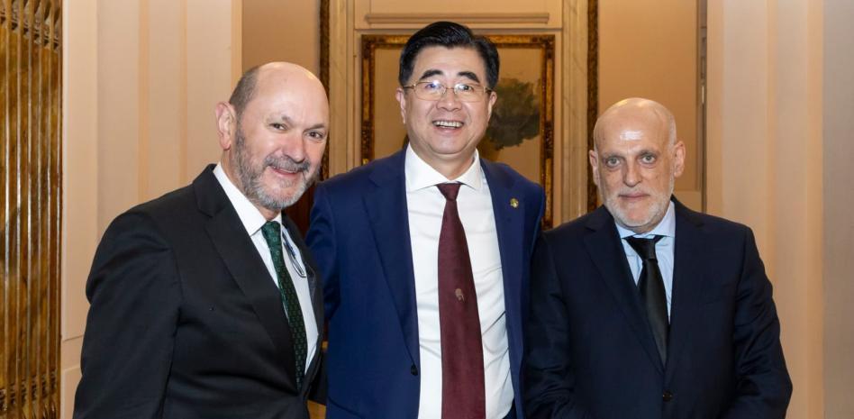 中欧体育官方网站-特瓦斯：中国队有望未来跻身世界前十，但需要中超更具竞争力